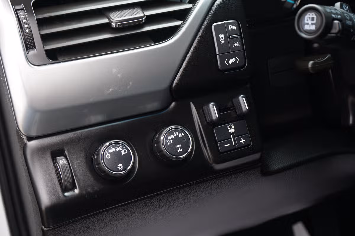 2017 Chevrolet Tahoe LT Image 12