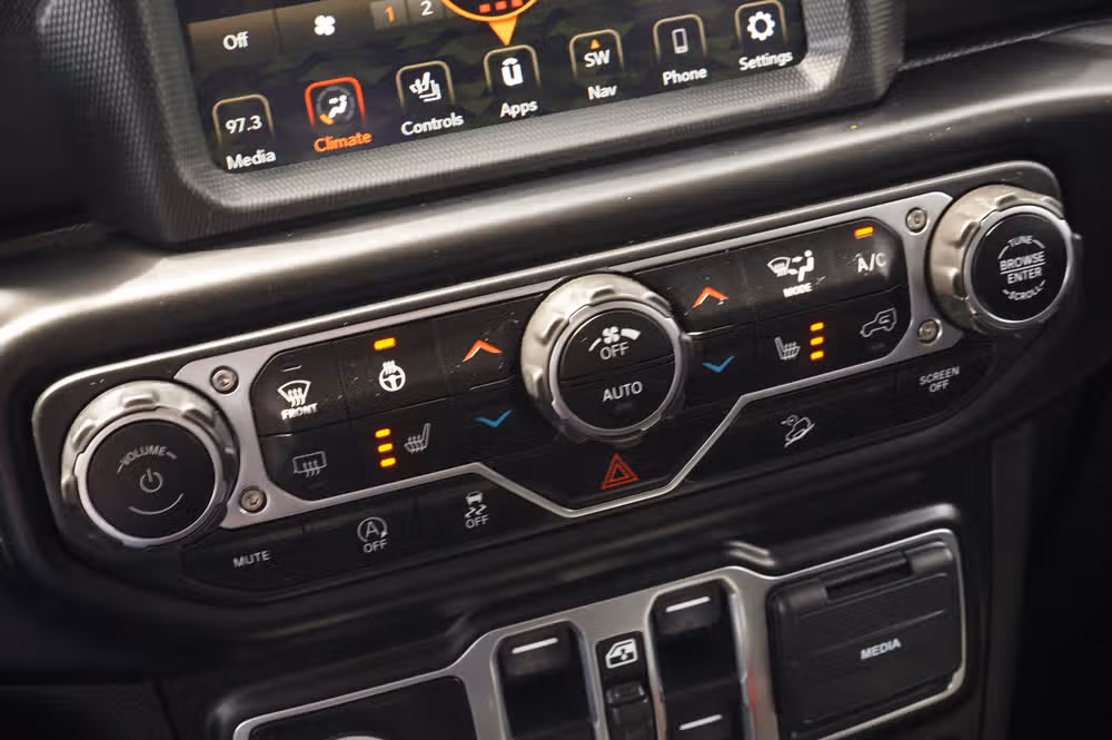 2020 Jeep Wrangler Unlimited Sahara Image 17