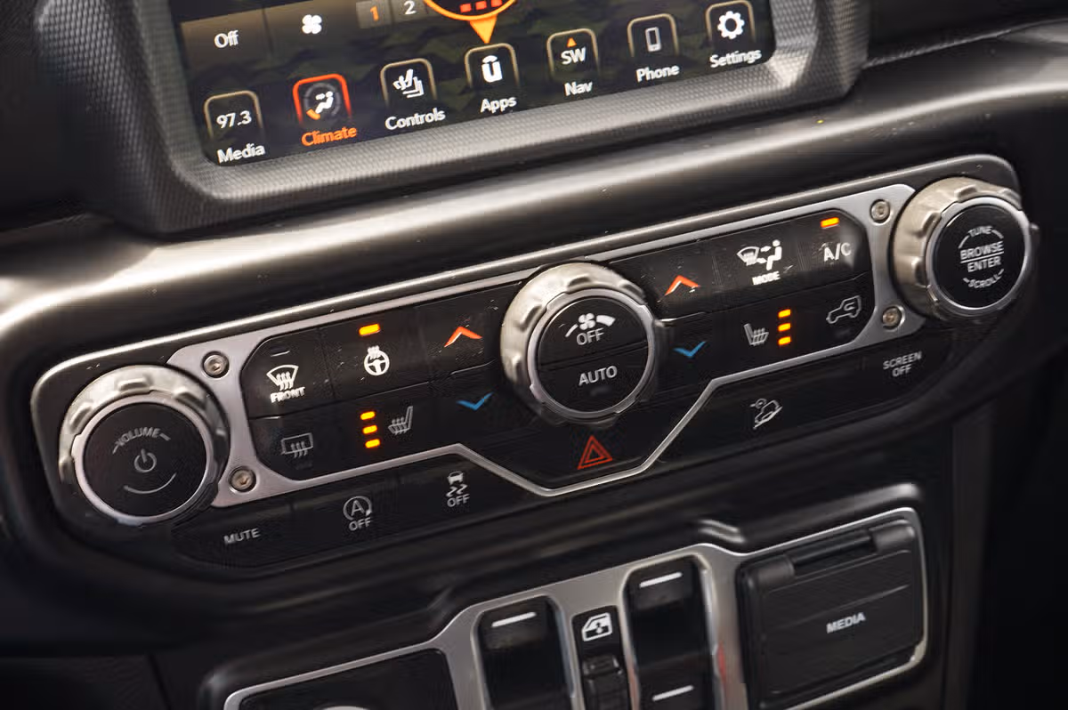 2020 Jeep Wrangler Unlimited Sahara Image 17