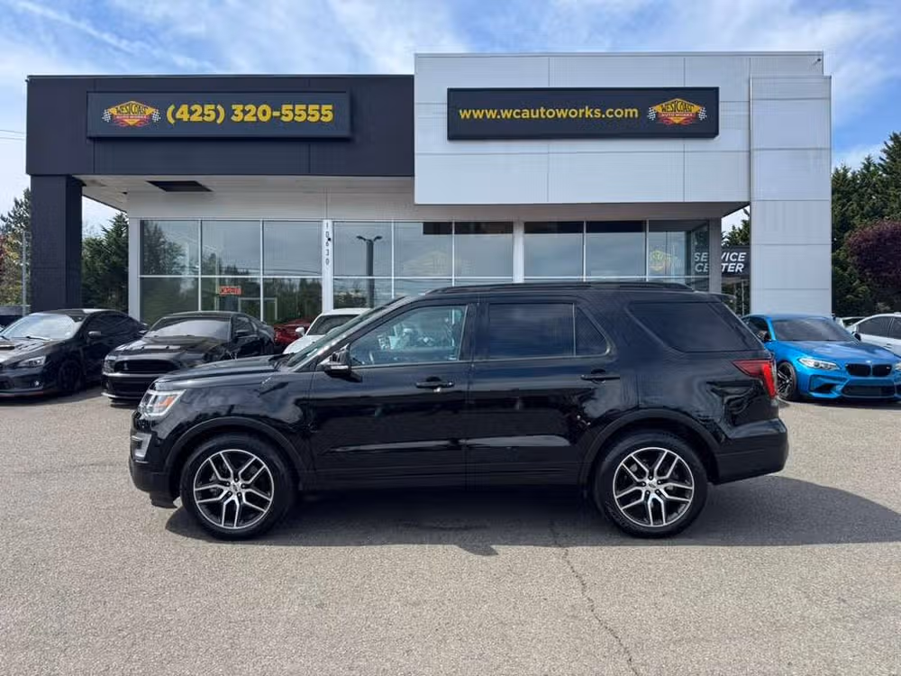2017 Ford Explorer Sport Image 2