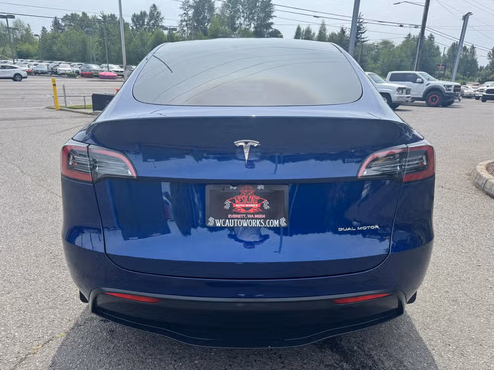 2024 Tesla Model Y Long Range Image 4
