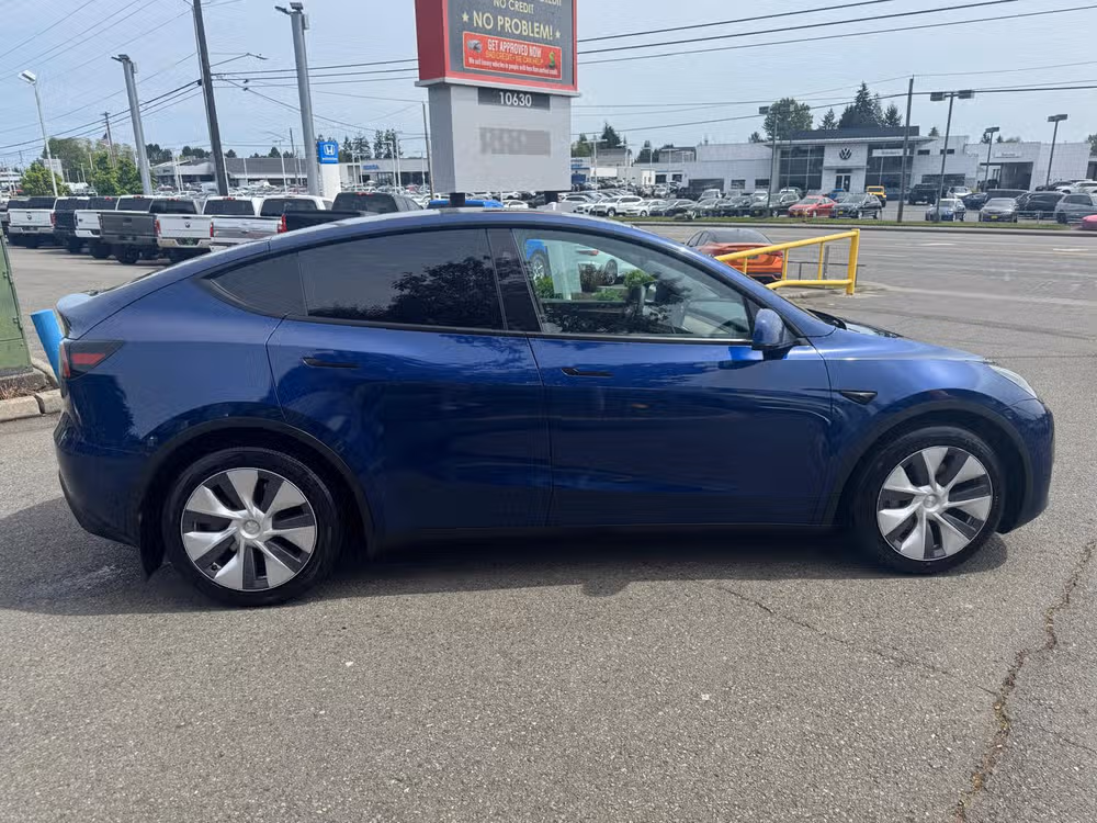 2024 Tesla Model Y Long Range Image 6