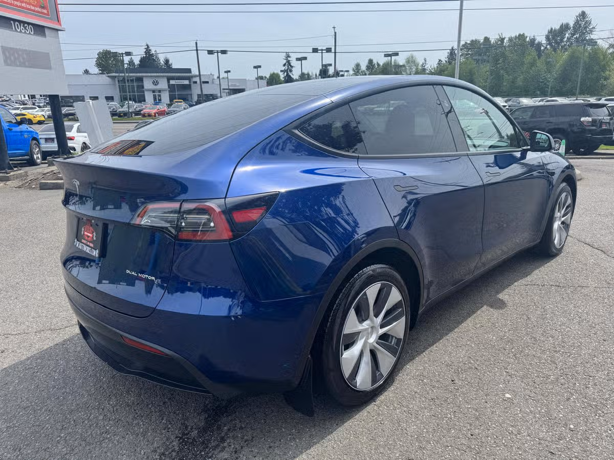 2024 Tesla Model Y Long Range Image 5