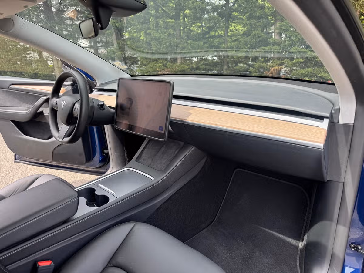 2024 Tesla Model Y Long Range Image 14