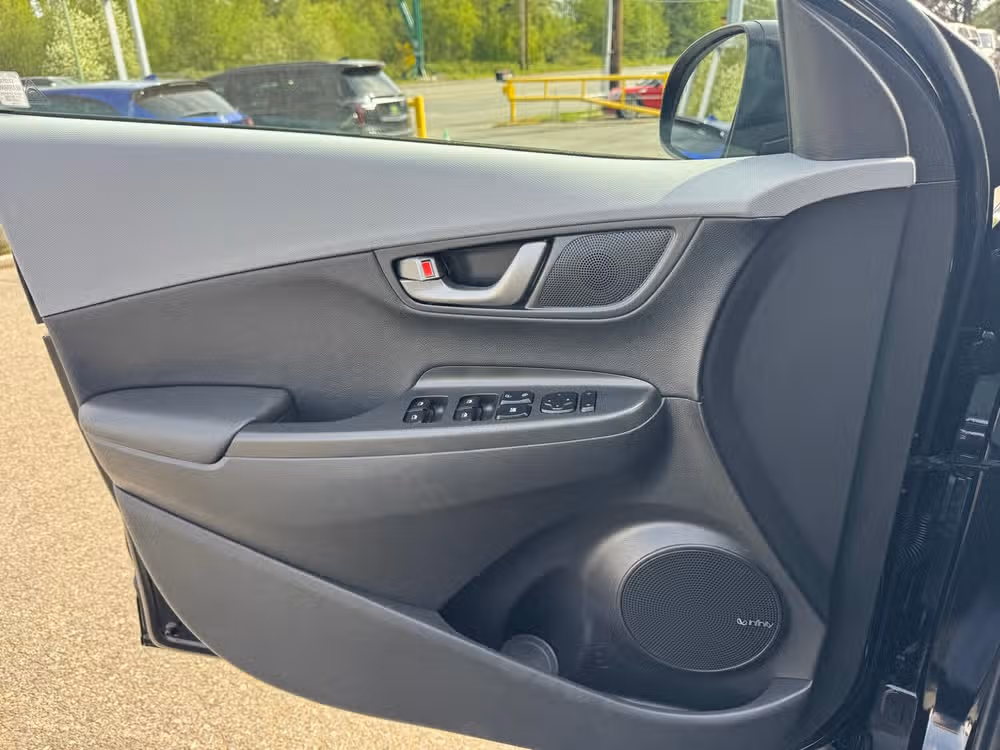 2021 Hyundai KONA Limited Image 13