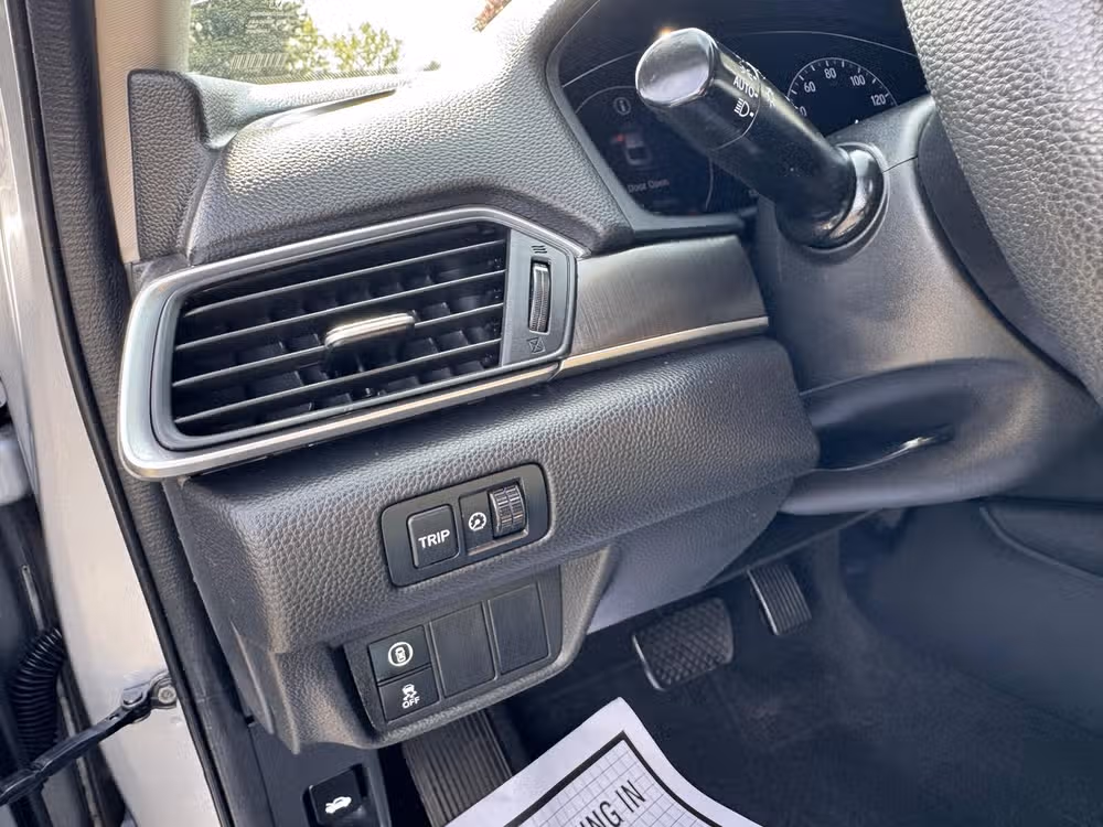 2018 Honda Accord LX Image 18