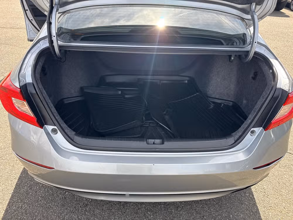 2018 Honda Accord LX Image 24