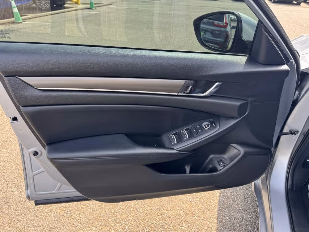 2018 Honda Accord LX Image 19