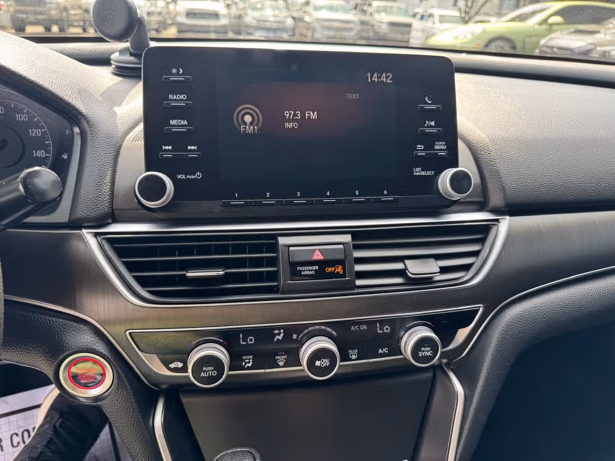 2018 Honda Accord LX Image 15