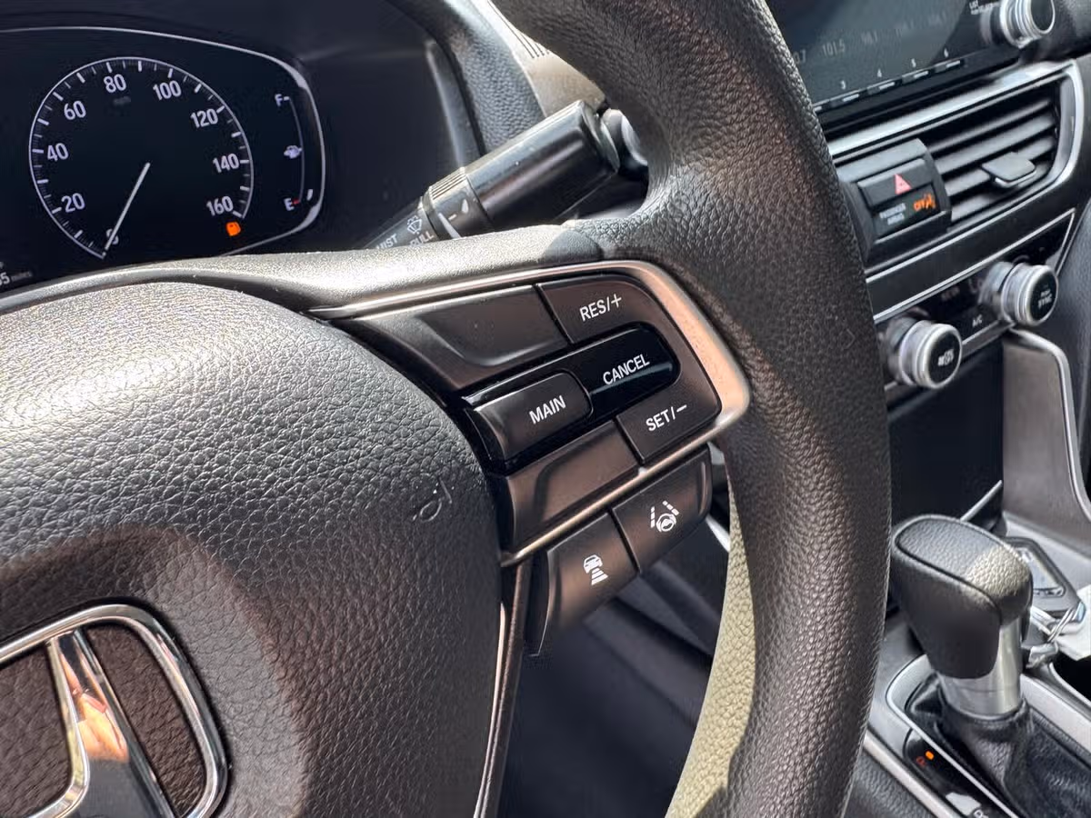 2018 Honda Accord LX Image 21