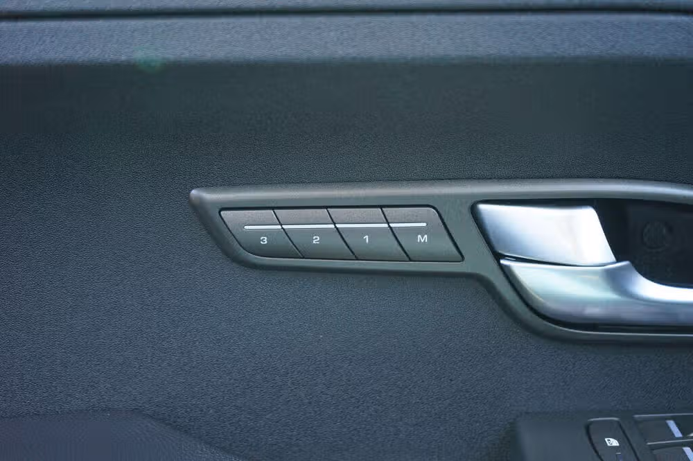 2013 Land Rover Range Rover Evoque Pure Plus Image 26