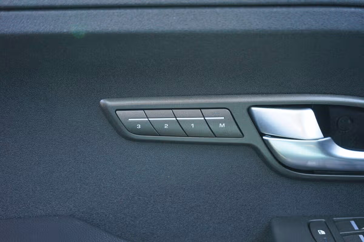 2013 Land Rover Range Rover Evoque Pure Plus Image 26