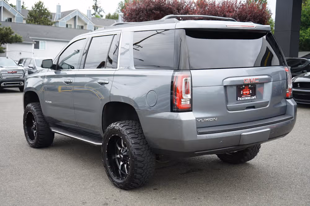2020 GMC Yukon SLT Image 3