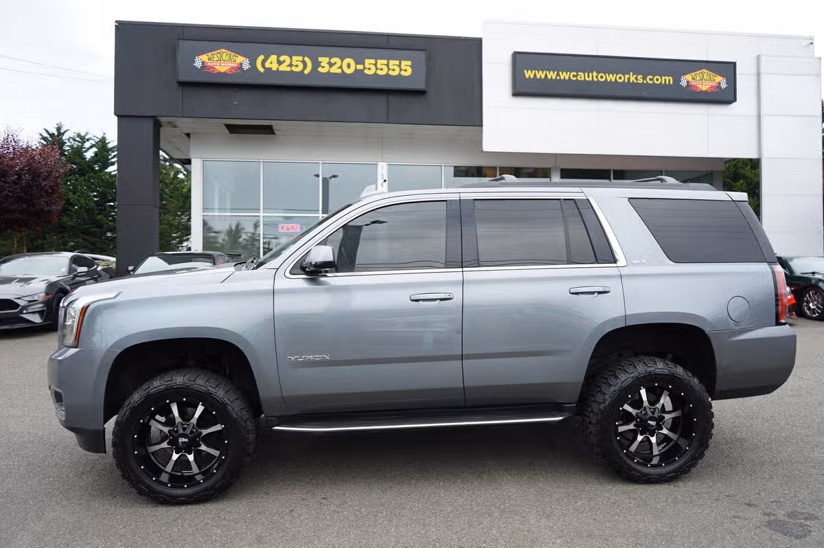2020 GMC Yukon SLT Image 2