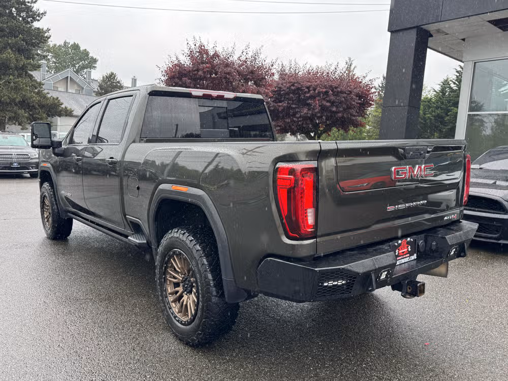 2022 GMC Sierra 2500HD AT4 Crew Cab Image 9