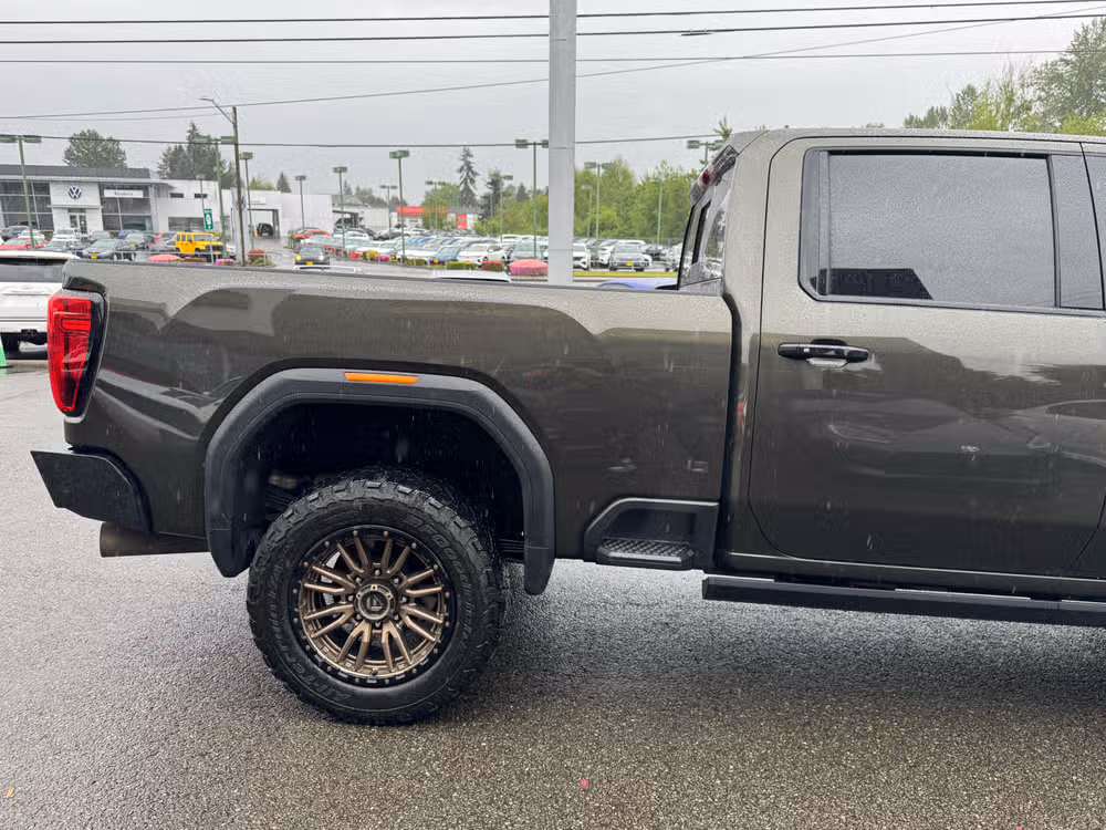 2022 GMC Sierra 2500HD AT4 Crew Cab Image 13
