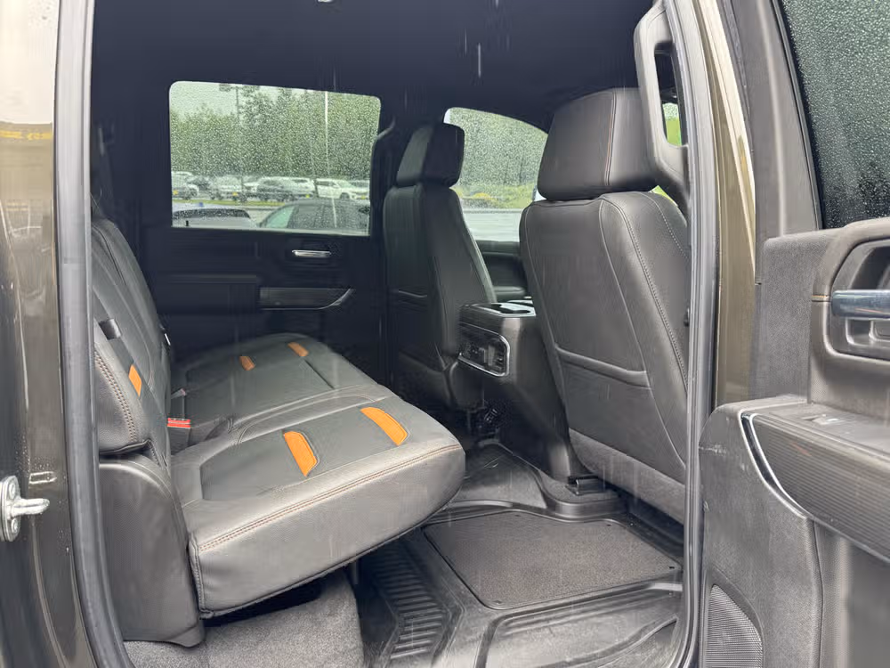 2022 GMC Sierra 2500HD AT4 Crew Cab Image 21