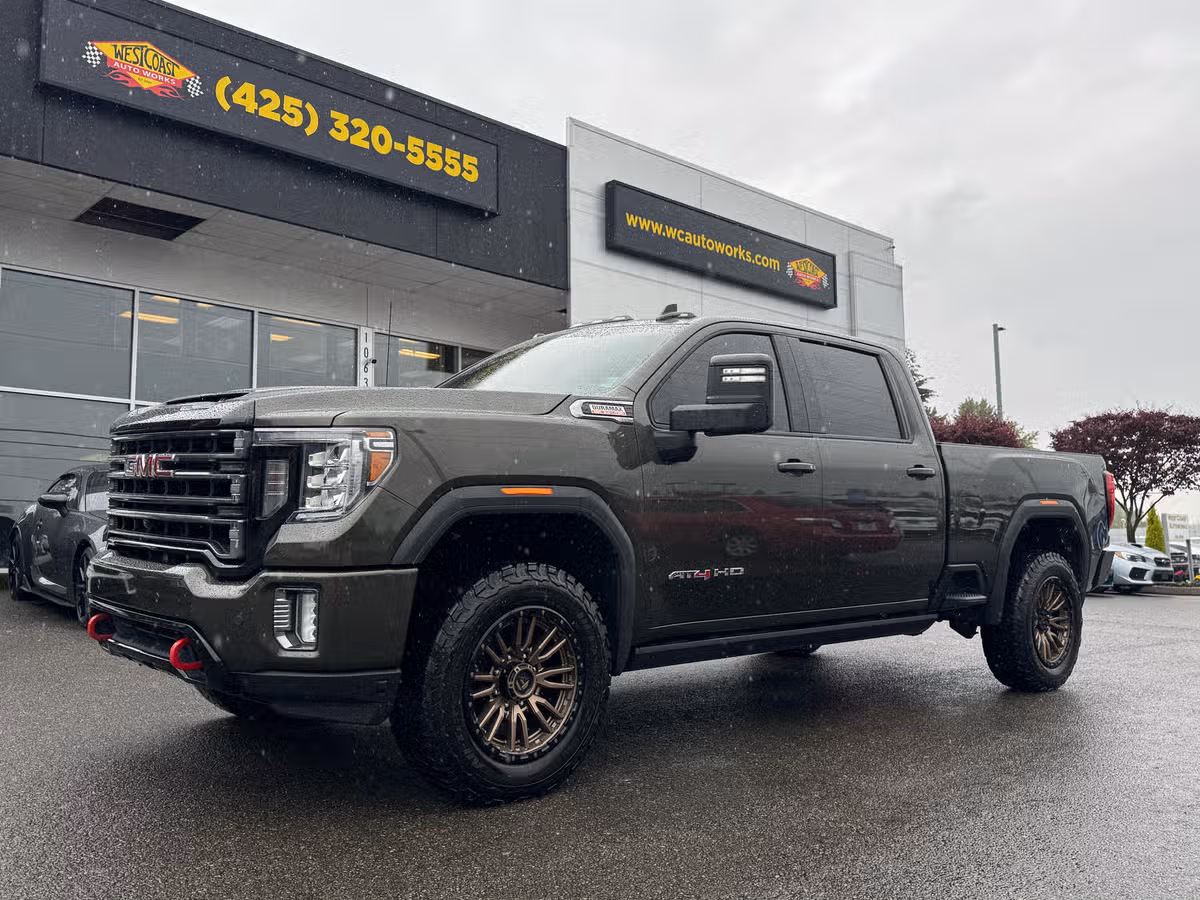 2022 GMC Sierra 2500HD AT4 Crew Cab Image 2