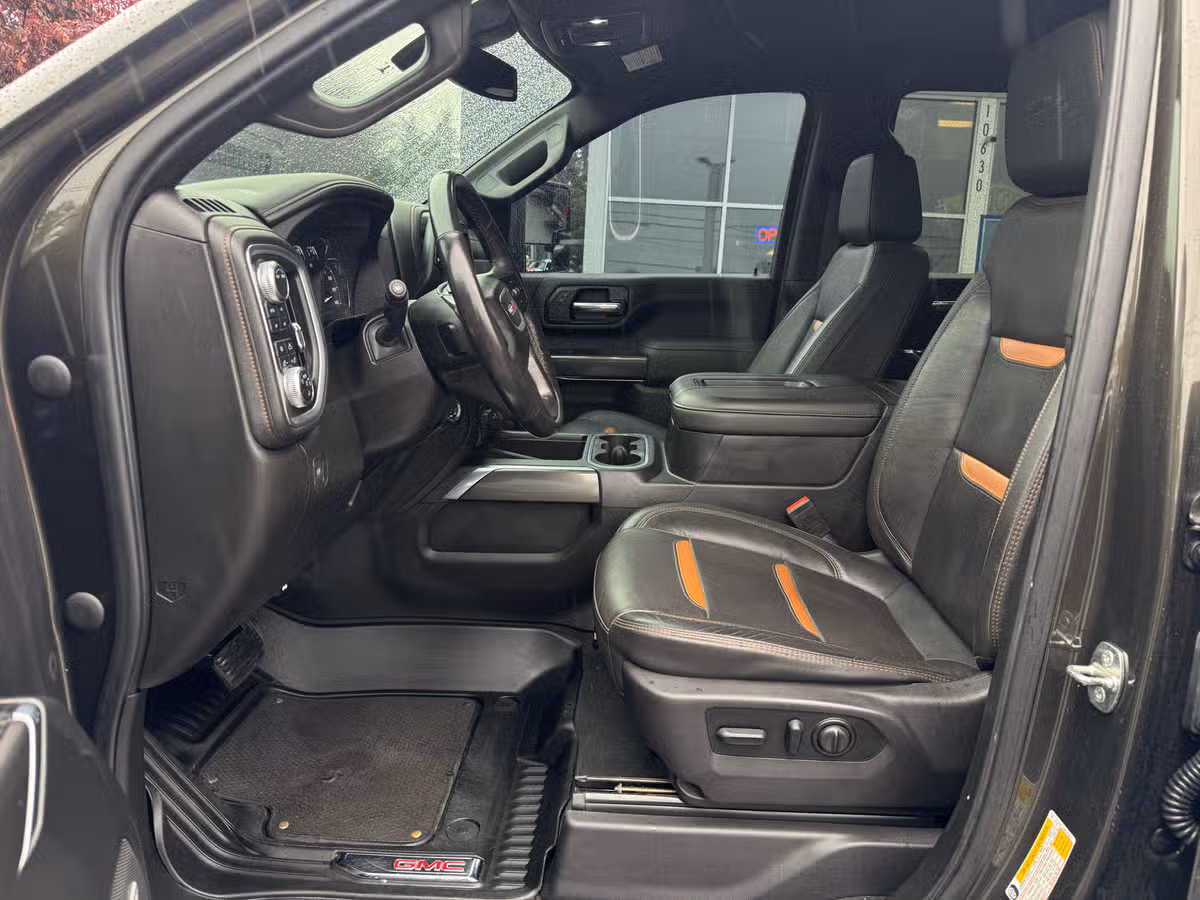 2022 GMC Sierra 2500HD AT4 Crew Cab Image 5