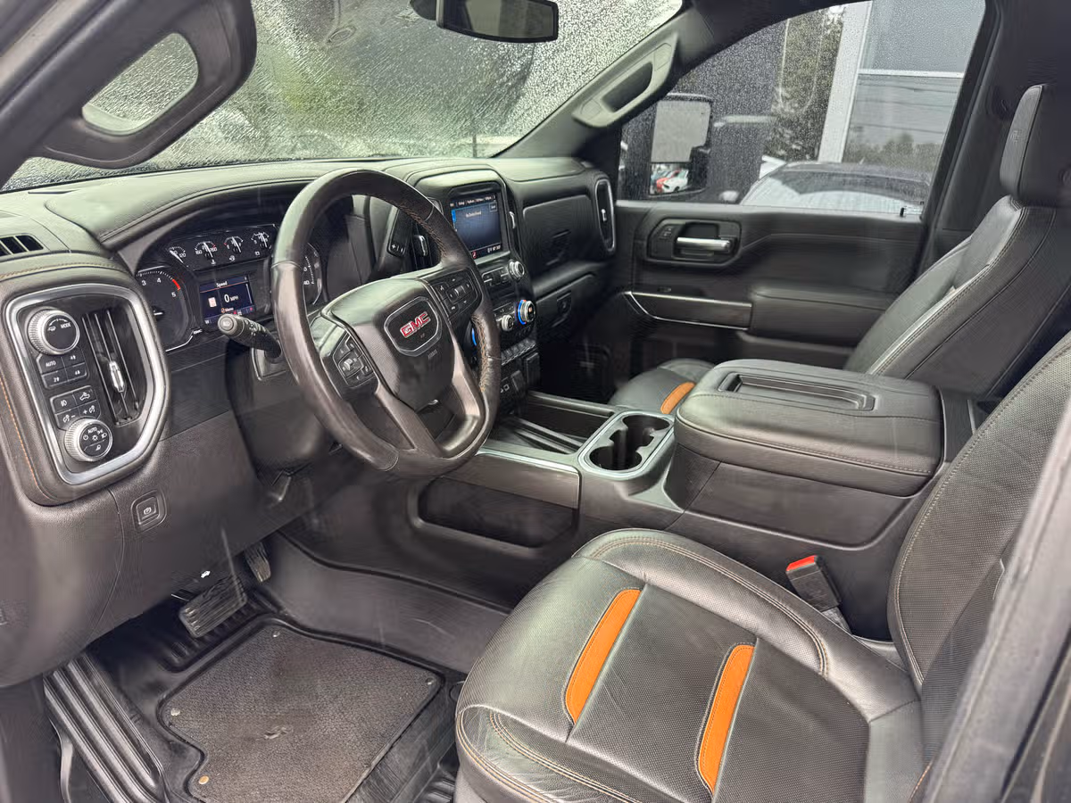 2022 GMC Sierra 2500HD AT4 Crew Cab Image 6