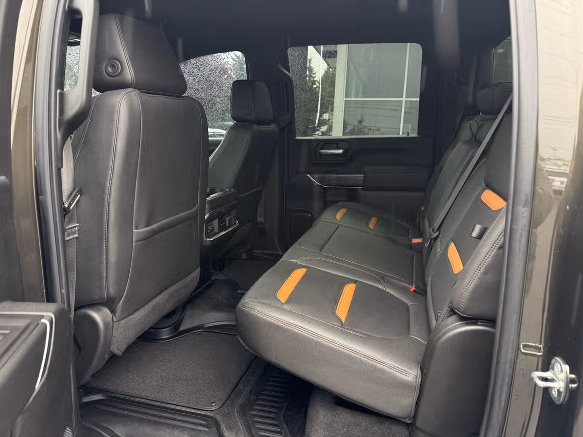 2022 GMC Sierra 2500HD AT4 Crew Cab Image 7