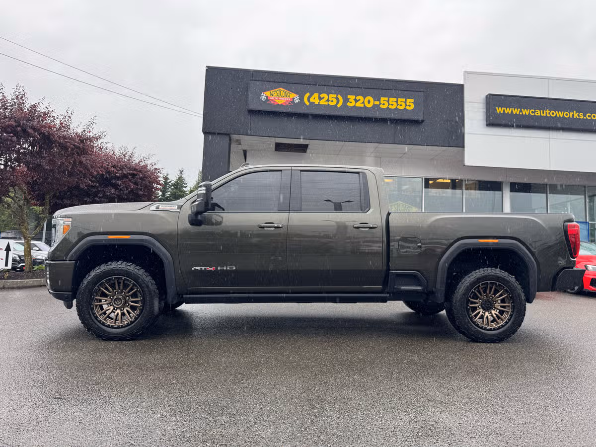 2022 GMC Sierra 2500HD AT4 Crew Cab Image 8