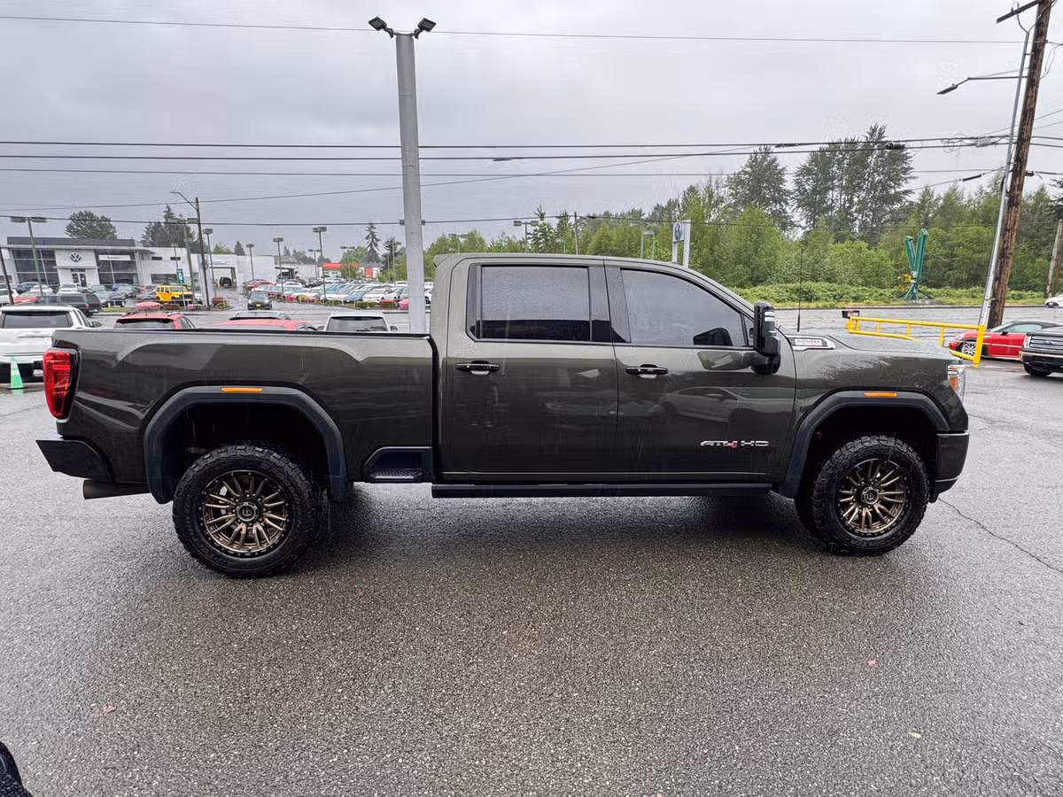 2022 GMC Sierra 2500HD AT4 Crew Cab Image 12