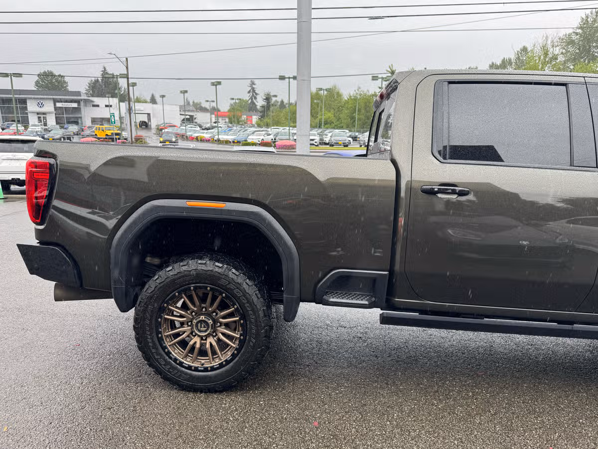 2022 GMC Sierra 2500HD AT4 Crew Cab Image 13