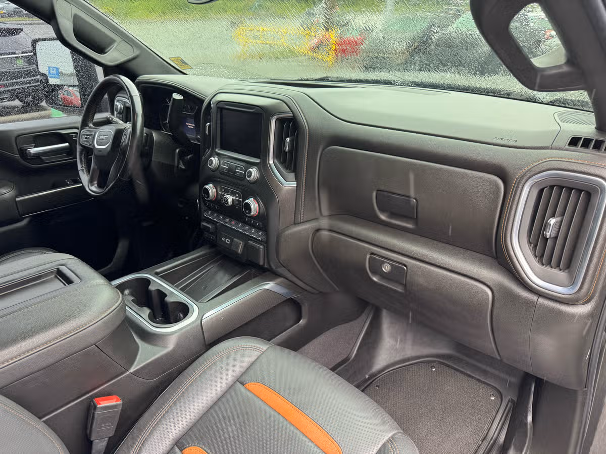 2022 GMC Sierra 2500HD AT4 Crew Cab Image 18