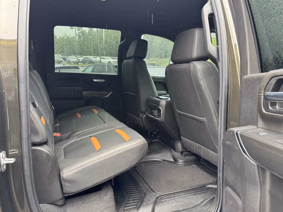 2022 GMC Sierra 2500HD AT4 Crew Cab Image 21