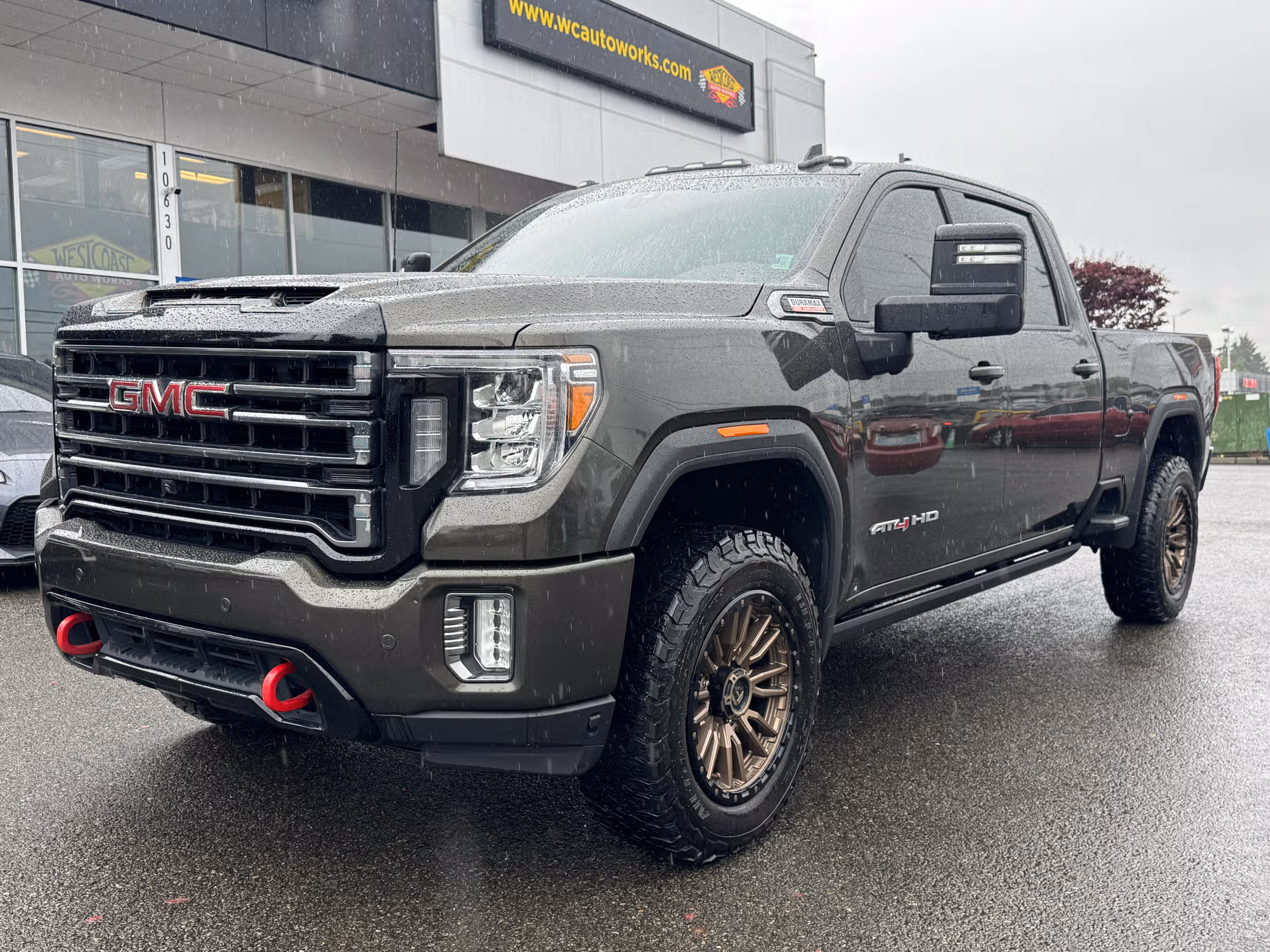 2022 GMC Sierra 2500HD AT4 Crew Cab Image 1