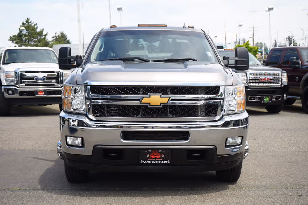 2013 Chevrolet Silverado 3500HD LTZ PICKUP 4D 8 FT Crew Cab Image 8