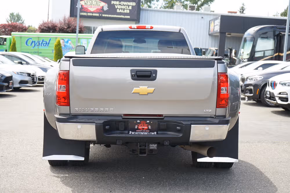 2013 Chevrolet Silverado 3500HD LTZ PICKUP 4D 8 FT Crew Cab Image 4