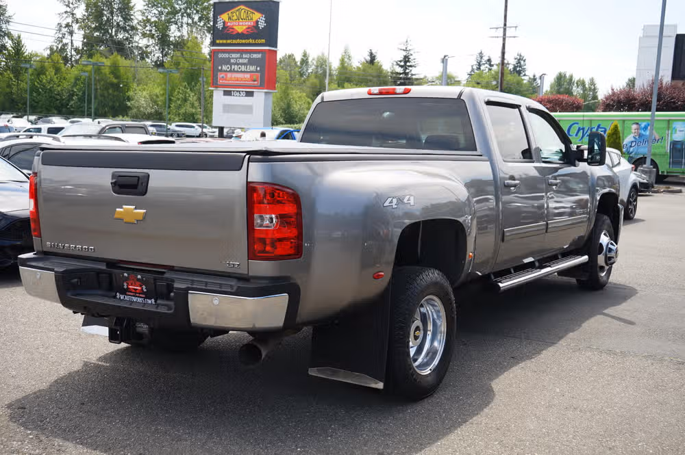 2013 Chevrolet Silverado 3500HD LTZ PICKUP 4D 8 FT Crew Cab Image 5