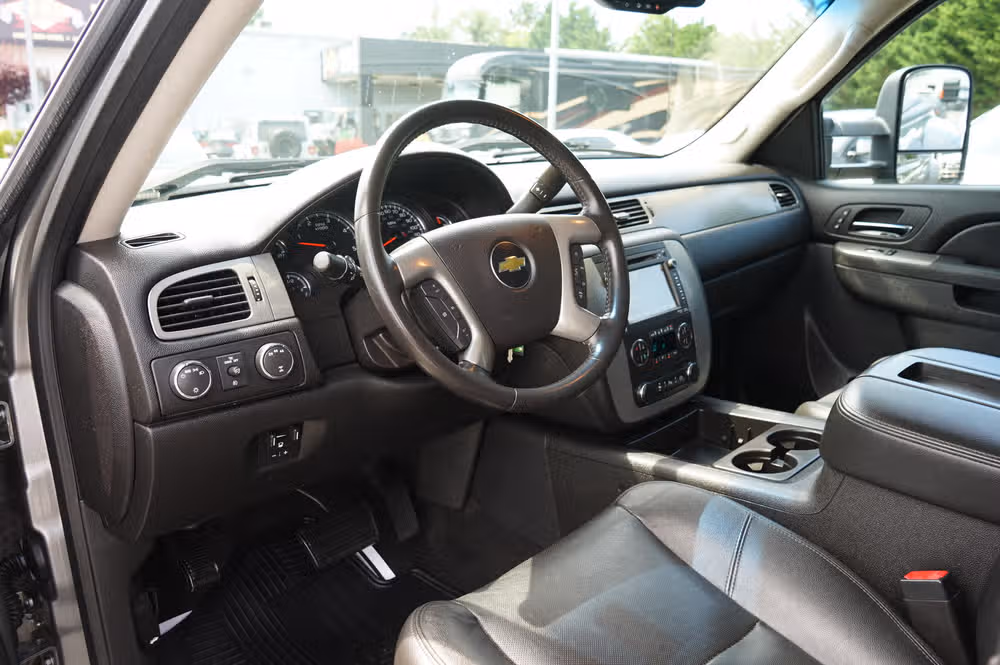 2013 Chevrolet Silverado 3500HD LTZ PICKUP 4D 8 FT Crew Cab Image 12