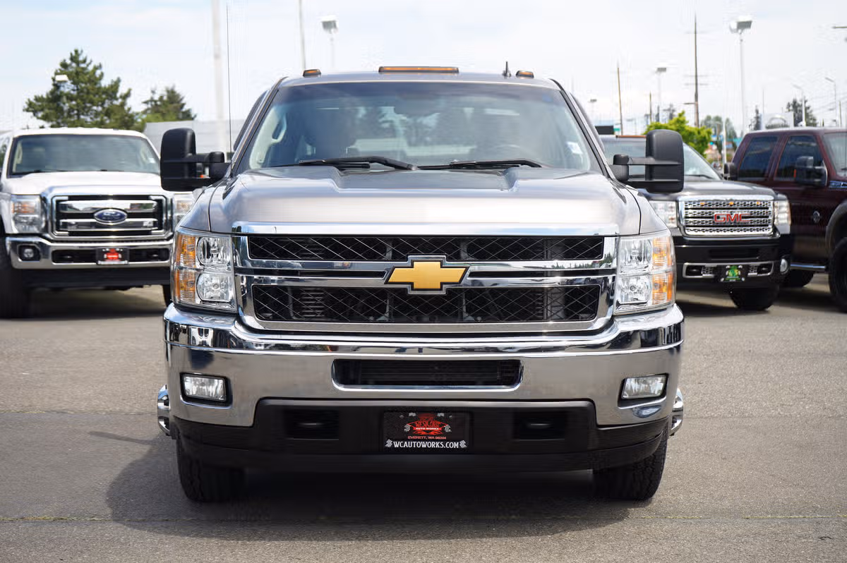 2013 Chevrolet Silverado 3500HD LTZ PICKUP 4D 8 FT Crew Cab Image 8