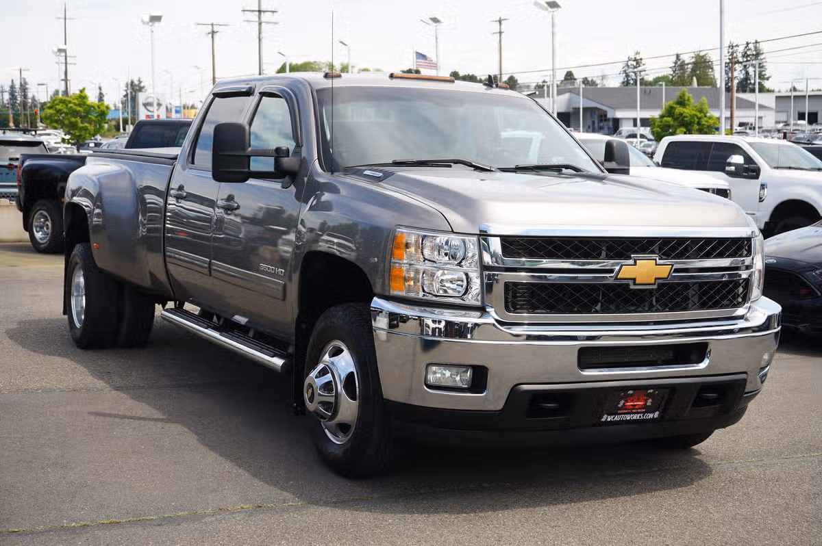 2013 Chevrolet Silverado 3500HD LTZ PICKUP 4D 8 FT Crew Cab Image 7