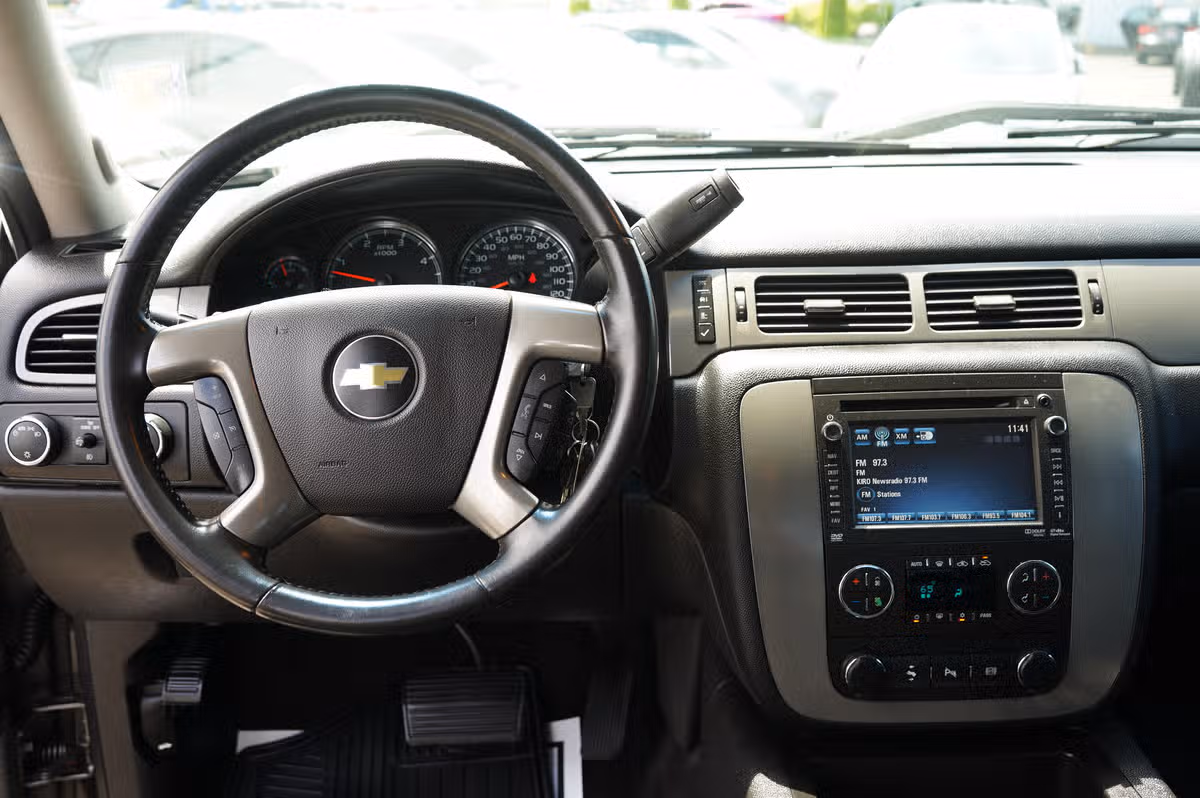 2013 Chevrolet Silverado 3500HD LTZ PICKUP 4D 8 FT Crew Cab Image 18