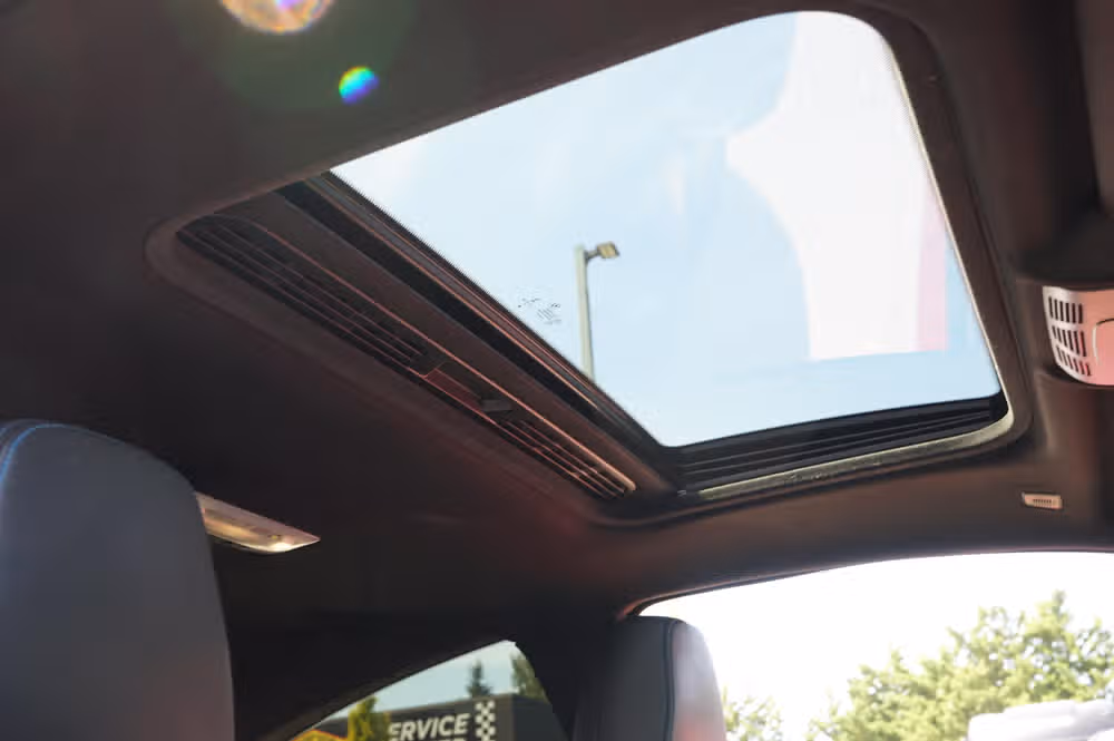2015 BMW M4 Base Image 17