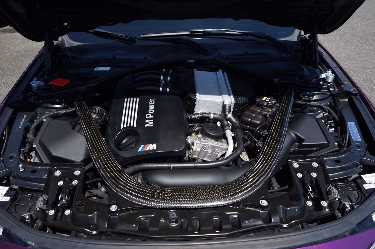 2015 BMW M4 Base Image 10