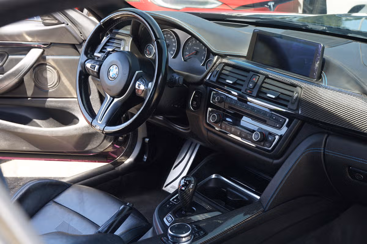 2015 BMW M4 Base Image 15