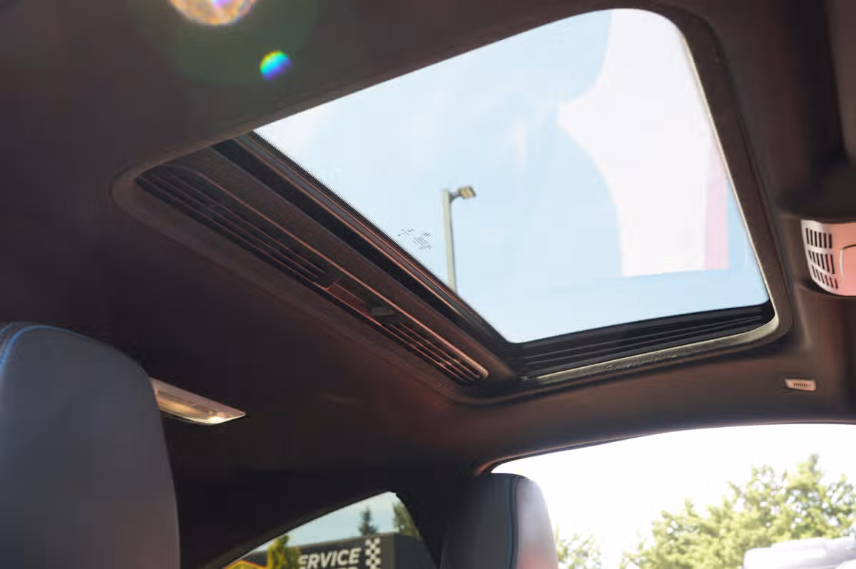 2015 BMW M4 Base Image 17