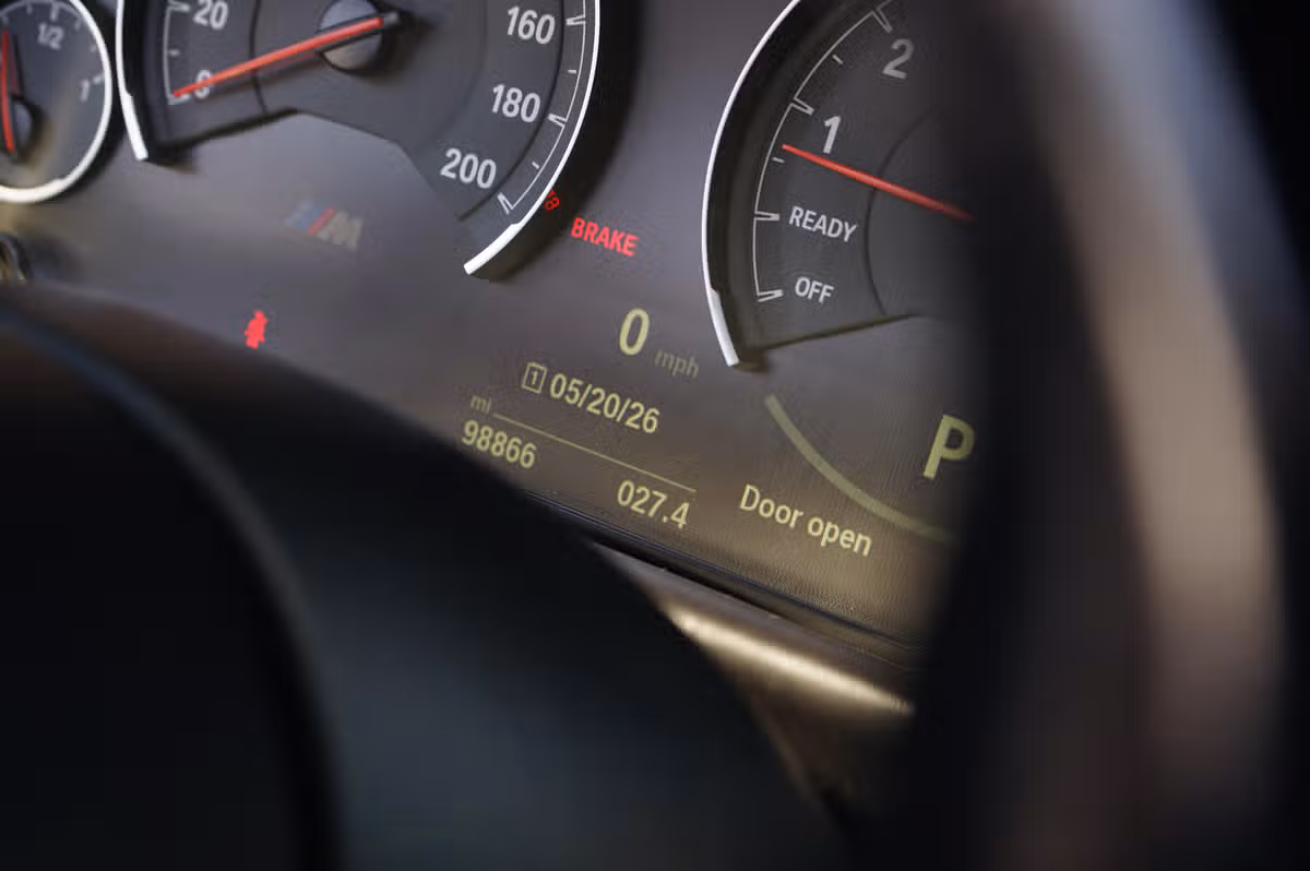 2015 BMW M4 Base Image 23