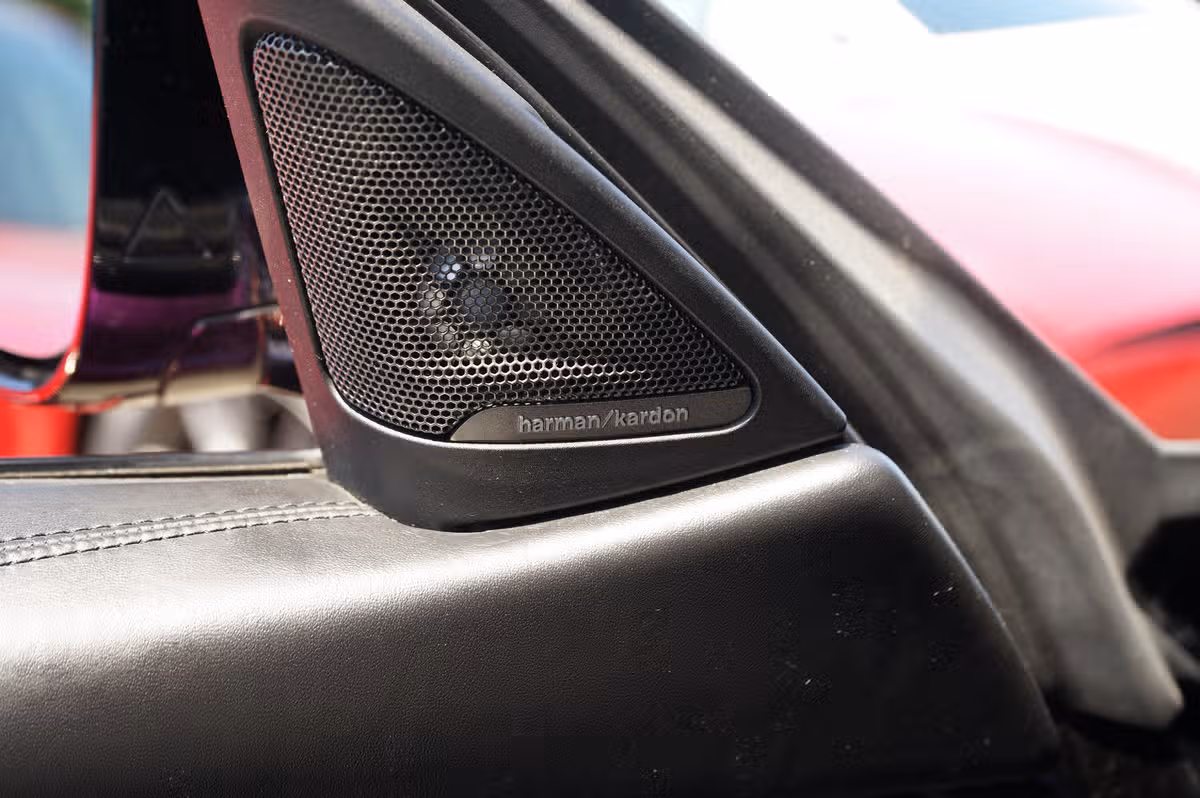 2015 BMW M4 Base Image 28