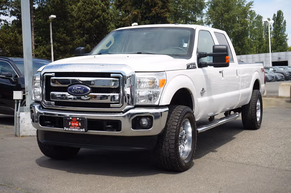 2015 Ford F-350 Super Duty Lariat Crew Cab Image 2