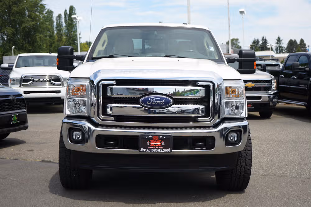 2015 Ford F-350 Super Duty Lariat Crew Cab Image 9