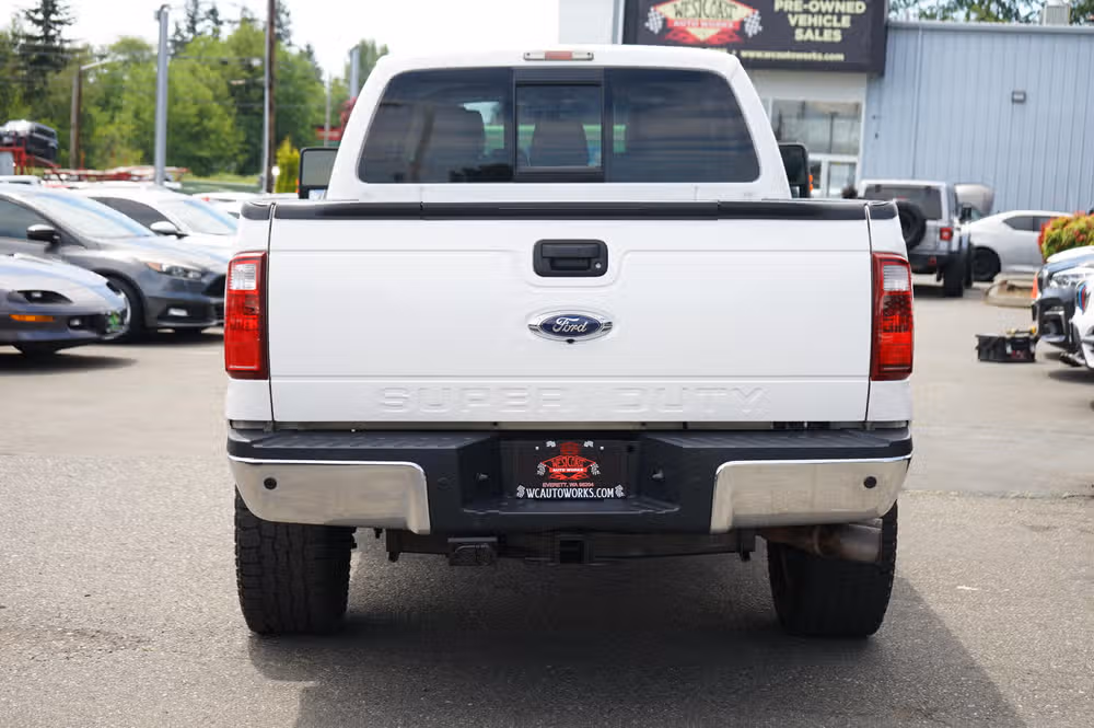 2015 Ford F-350 Super Duty Lariat Crew Cab Image 5