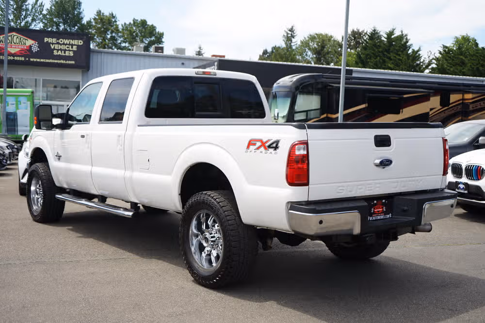 2015 Ford F-350 Super Duty Lariat Crew Cab Image 4