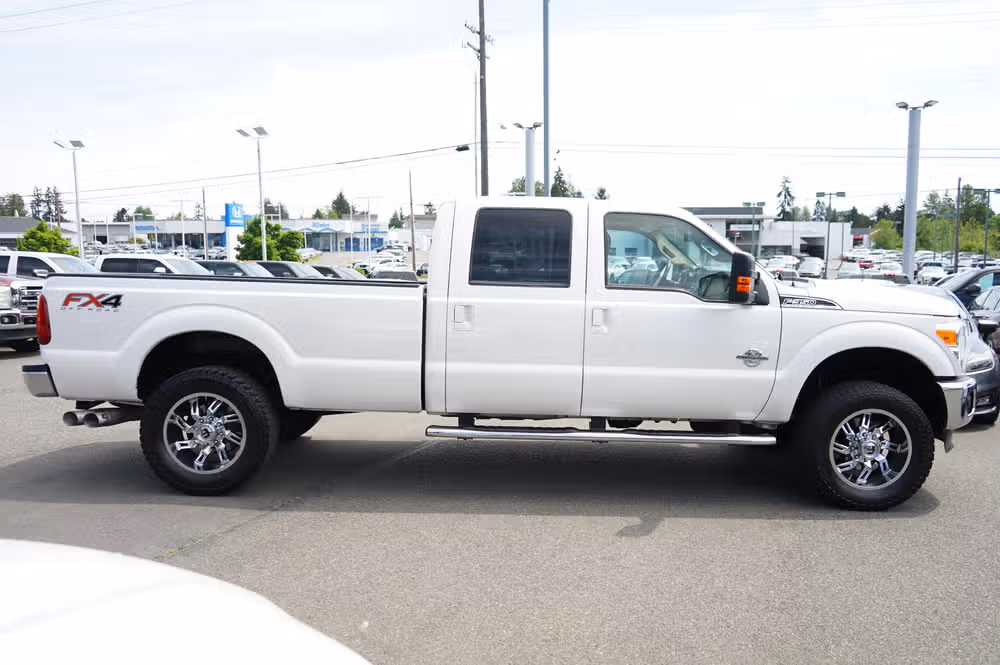 2015 Ford F-350 Super Duty Lariat Crew Cab Image 7