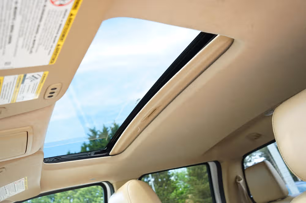 2015 Ford F-350 Super Duty Lariat Crew Cab Image 15